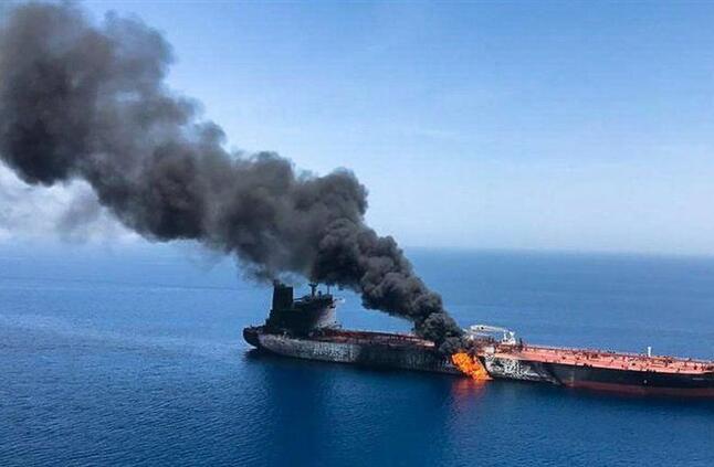 الحوثيون: تنفيذ 3 عمليات عسكرية على مدمرة أمريكية وسفينتين في البحرين الأحمر والعربي