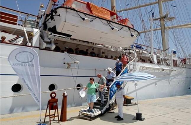 ميناء بورسعيد السياحي يستقبل 170 سائح على متن سفينة شراعية