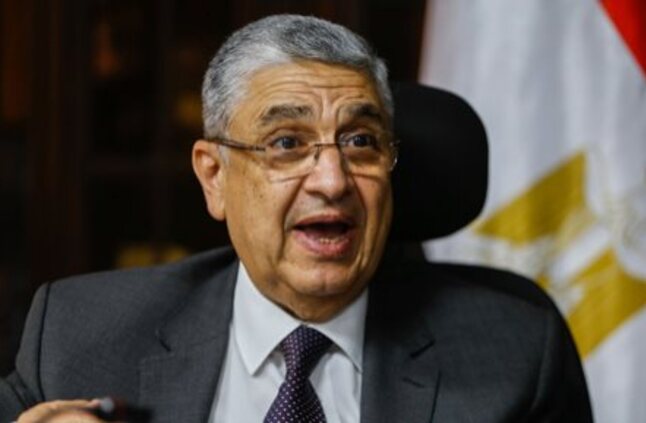 وزير الكهرباء يوجه بالتحقيق مع شركات توزيع بسبب الجمع بين الوظائف المالية - اليوم السابع