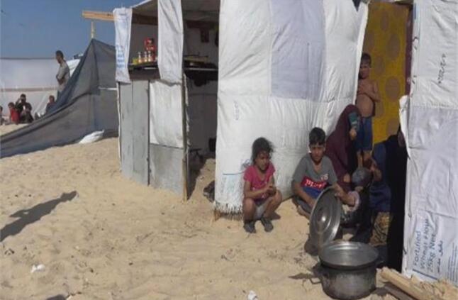 نتنياهو يتنصل من جرائمه: لا مجاعة في غزة