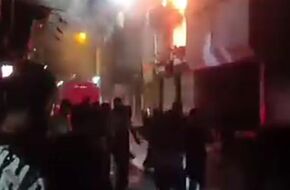 ندب الأدلة الجنائية لمعاينة آثار حريق محل إكسسوارات هواتف وسط الإسكندرية | أهل مصر
