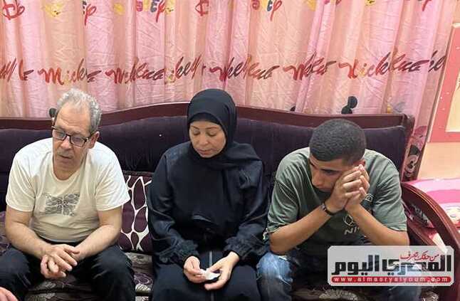 بعد وفاته بسبب 2000 جنيه.. والدة «قتيل حلوان»: «سبتنى يا ضنايا وهتروح على فين» (القصة كاملة) | المصري اليوم