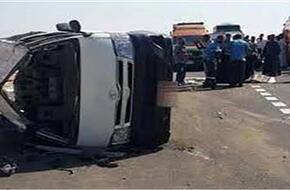 مصرع اثنين وإصابة 4 أشخاص في انقلاب سيارة على طريق قنا سوهاج الصحراوي