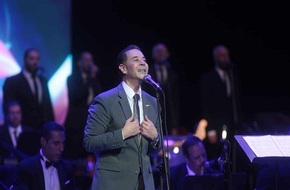 مدحت صالح يطرب جمهور الأوبرا بأروع أغانيه على المسرح الكبير