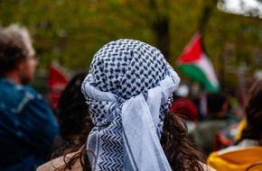 دولة عربية تحظر ارتداء الكوفية الفلسطينية في امتحان البكالوريا