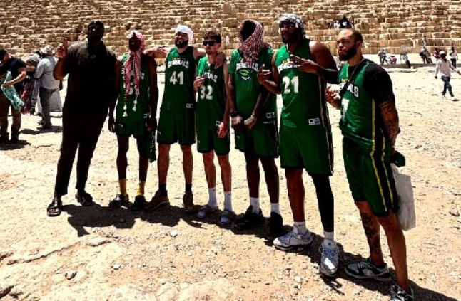 فريق كرة السلة الاستعراضي العالمي هارلم جلوبتروترز الأمريكي يزور منطقة أهرامات الجيزة