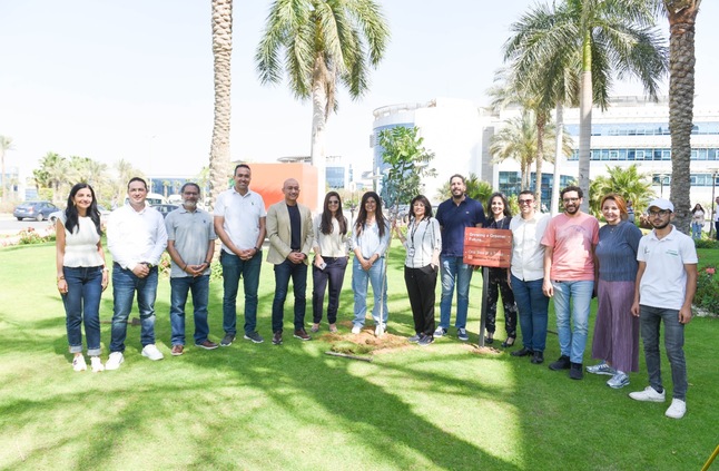 “اورنچ مصر” تطلق حملة واسعة بمشاركة الموظفين لزراعة الأشجار المثمرة - ICT News