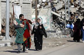 وزيرا خارجية السعودية وبريطانيا ناقشا الجهود المبذولة تجاه الأوضاع الراهنة في غزة