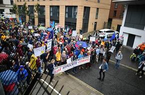 الآلاف يطالبون بوقف فوري لإطلاق النار في غزة خلال مسيرة في لندن