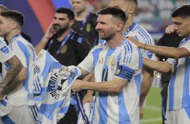 الرئيس الأرجنتيني يقيل وكيل وزارة الرياضة بعد طلبه الاعتذار من ميسي
