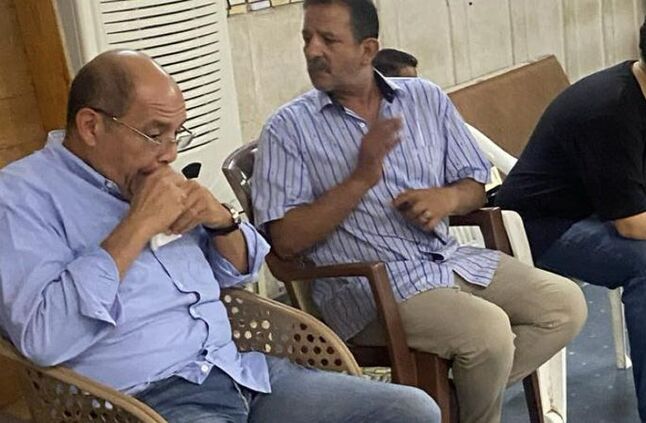 «نظرة الوداع».. الحزن يسيطر على الإعلامي محمد شردي قبل صلاة الجنازة على والدته ببورسعيد | أهل مصر