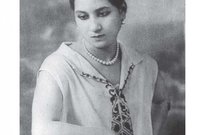 تزوجت منيرة المهدية عدة مرات من شخصيات معروفة حيث تزوجت من محمود جبر وكان سياسي معروف في ذلك الوقت 
