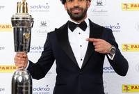 كما توّج بجائزة أفضل لاعب في الدوري الإنجليزي الممتاز في نفس الموسم ليصبح أول مصري وثاني عربي وأفريقي يحقق هذه الجائزة بعد الجزائري رياض محرز
