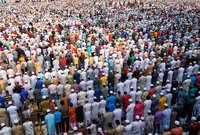 مسلمو الهند يؤدون صلاة العيد الفطر فى العاصمة الهندية نيودلهي
