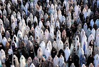 
مسلمو إيران يؤدون صلاة العيد الفطر فى العاصمة الإيرانية طهران