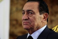 في اللحظات التي كان مبارك يزور العاصمة الإثيوبية لحضور القمة الإفريقية تعرض موكبه لعملية استهداف من قبل 10 مسلحين