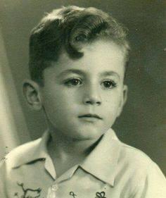 ولد عزت أبو عوف في القاهرة في 21 أغسطس عام 1948 
