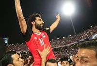 يعرض الفيديو حديث صلاح حول عدم امتلاك المصريين للرغبة في التعلم وهو مايميزه عن باقي لاعبي جيله
