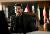 يمثل جو طراد دور أحد الأخوة "خليل الضاهر" وهو ممثل لبناني أيضًا ويبلغ 37 عاما 
