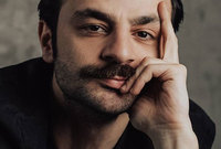 وفي النسخة التركية قدمها الممثل غوفن مراد أكبينار وكان اسمه "عثمان"
