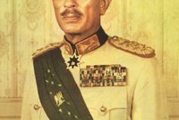 محمد أنور السادات .. رئيس جمهورية مصر العربية والقائد الأعلى للقوات المسلحة 
