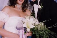 تزوج أحمد حلمي من الفنانة منى زكي عام 2002 عن قصة حب، وحضر حفل الزفاف عدد كبير من نجوم الفن
