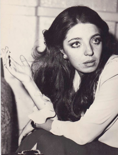 هدى حسن رمزي مواليد 10 نوفمبر 1958، وهي ابنة المخرج والمنتج حسن رمزي وشقيقة المنتج السينمائي محمد رمزي كما أنها عمّة الفنان الشاب شريف رمزي
