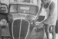 وبعد وفاته تم سرقة سيارته التي كان يحبها كثير وكان يقوم بتنظيفها بنفسه حتى أنه في أحد الأيام قام بتنظيفها بملابسه الداخلية 
