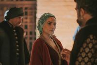 الممثلة التونسية سهير بن عمارة والتي تبلغ 34 عامًا، قدمت شخصية "السلطانة الأم عائشة حفصة" زوجة سليم الأول

