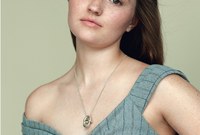 في المرتبة الـ 22؛ تأتي الأمريكية كايتلين ديفير والتي تبلغ 23 عامًا، تعمل كايتلين في المجال الفني منذ عام 2009 وكان آخر ما قدمته هو دور في مسلسل Unbelievable الذي تم عرضه في 2019 
