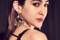 في المرتبة الـ 14؛ تأتي الممثلة الهندية سارة علي خان والتي تبلغ 24 عامًا، يذكر أن سارة هي ابنة الممثل الهندي سيف على خان من زوجته السابقة الممثلة أمريتا سينغ 
