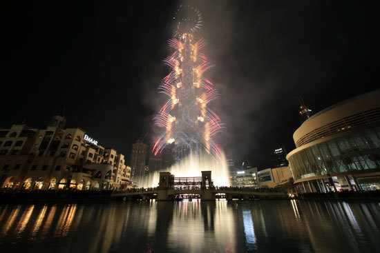 في ليلة رأس السنة من كل عام، يتنظر مئات الملايين من حول العالم احتفال برج خليفة بالعام الجديد، وفي كل مرة تُبهرنا شركة «إعمار» التي تولت تطوير البرج، أكثر من العام الذي سبقه
