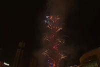 شهد احتفال هذا العالم أطول مجموعة من الألعاب النارية المتتالية في تاريخ العروض التي شهدتها احتفالات برج خليفة برأس السنة، واستمرت لمدة تزيد عن 5 دقائق متتالية
