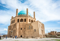 سلطانية، مدينة إيرانية تقع في محافظة زنجان، انضمت لهيئة اليونسكو للتراث العالمي عام 2005 
