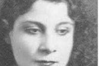 اسمها بالكامل ماري سليم حبيب نصر الله وهي ممثلة مصرية من أصول سورية، ولدت في العاصمة السورية دمشق عام 1905، وانتقلت مع أفراد عائلتها للعيش في مصر، حيث أقامت في حي شبرا