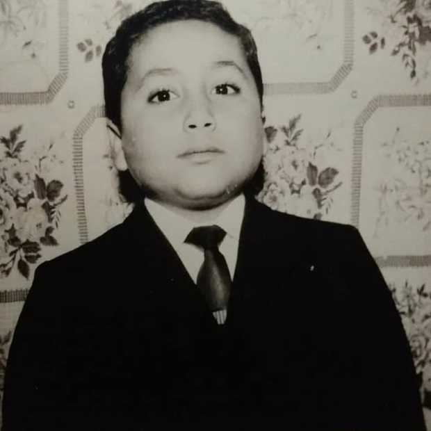  ولد علاء ولي الدين في 28 سبتمبر 1963، بمحافظة المنيا، في مركز بنى مزار
