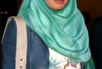 قررت الإعتزال وارتداء الحجاب للمرة الأولى عام 2006 قبل أن تتراجع بعد شهرين من قرارها