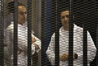 صورجة لعلاء وجمال مبارك أثناء أحد جلسات المحكمة 