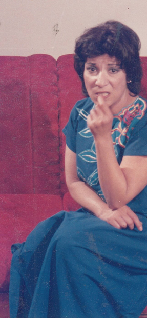 اسمها بالكامل سناء علي يونس ولدت في 3 مارس عام 1942 بمدينة الزقازيق 