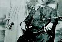 كما تزوجت سكينة من أحد الأشخاص الذي استقر بها في الإسكندرية في حي اللبان عام 1913 لتلحق بها ريا مع أسرتها، لكن تطلقت سكينة بعد فترة من زوجها، وتزوجت من جارها "محمد عبد العال"
