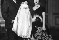 تزوج للمرة الثانية من الملكة ناريمان عام 1951 وأنجبت له أحمد فؤاد الثاني عام 1951 الذي أصبح وليًا للعهد 
