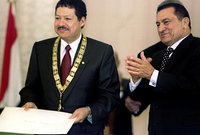  حصل وسام الاستحقاق من الطبقة الأولى من الرئيس السابق محمد حسنى مبارك عام 1995