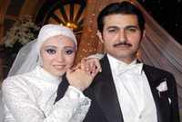 الفنان ياسر جلال وزوجته هبه عبد المنعم
