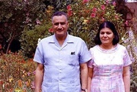 مع زوجته