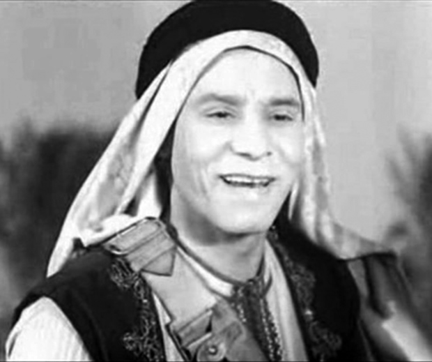 محمد الكحلاوي، ممثل ومغني ومنشد ديني مصري من مواليد 1 أكتوبر، وُلد في محافظة الشرقية لأم رحلت فور ولادته ولحق بها الأب وهو في سن مبكرة 
