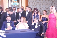  وأحيا حفل الزفاف النجم تامر حسني، وأمينة، كما شارك بالغناء أيضا محمد الشرنوبي 