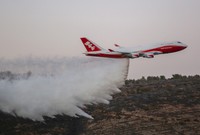 تم استخدام الطائرة الأمريكية في 2011 لإخماد نيران شمل انتشارها 1570 كيلومترًا مربعًا، وسمو حريقها Wallow Fire بولاية أريزونا، ولولاها لأكلت النار ضعف تلك المساحة.