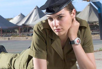 خدمت جال جادوت في الجيش الإسرائيلي لمدة عامين وذلك بناءً على رغبتها
