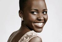 لوبيتا نيونغو، ممثلة كينية تبلغ 37 عامًا 
