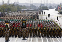 وجاءت إيران في المركز الثالث خلف مصر وتركيا محتلة المركز الـ 14 عالميًا بعدد أفراد 520  ألف جندي وأكثر من 350 ألف جندي احتياط
